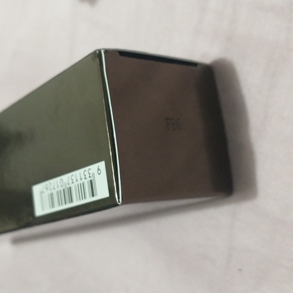 Becca Warm Honey Aqua Luminous Perfecting Foundation - Picture 3 of 6